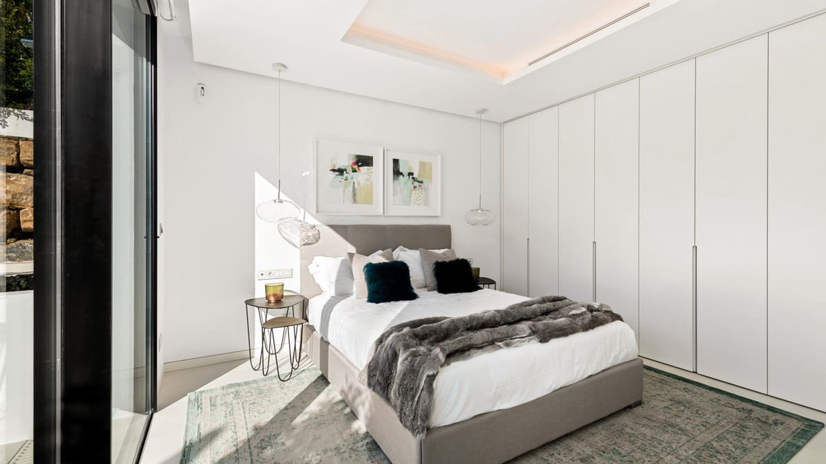 5 bedroom Villa for sale in Nueva Andalucia with pool garage - € 3,195,000 (Ref: 8464431)