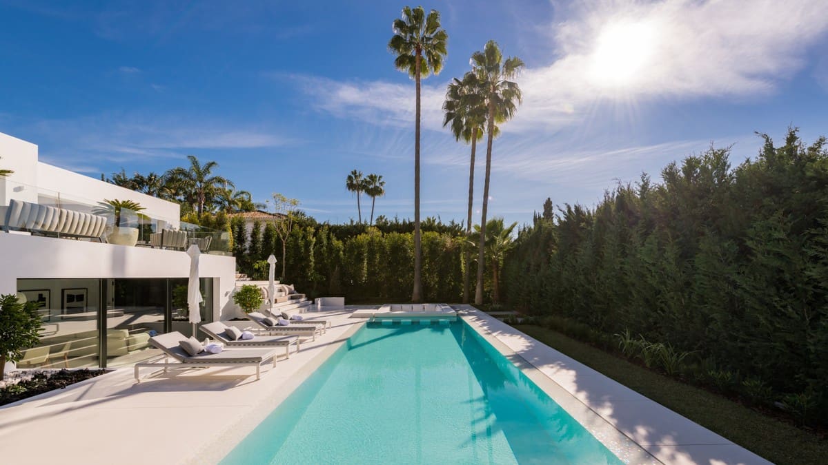 5 bedroom Villa for sale in Nueva Andalucia with pool garage - € 3,195,000 (Ref: 8464431)