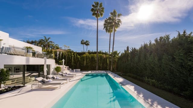 5 makuuhuone Huvila myytävänä paikassa Nueva Andalucia, Marbella mukana uima-altaan 
autotalli - 3 195 000 € (Ref: 8464431)