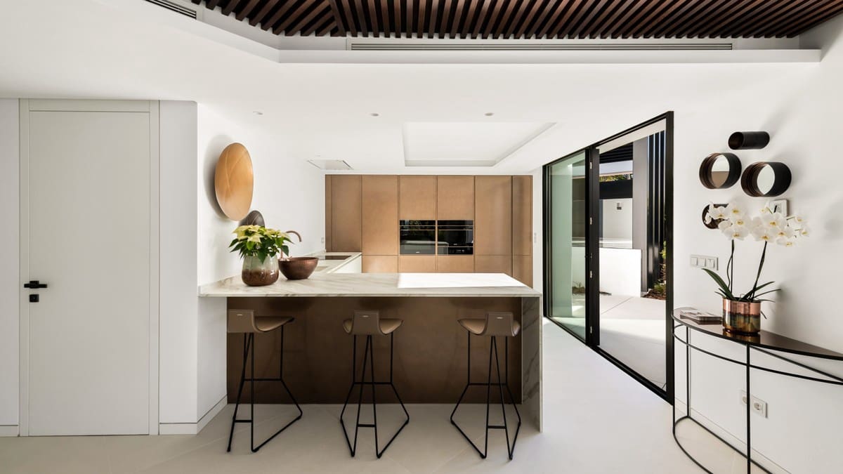 5 bedroom Villa for sale in Nueva Andalucia with pool garage - € 3,195,000 (Ref: 8464431)