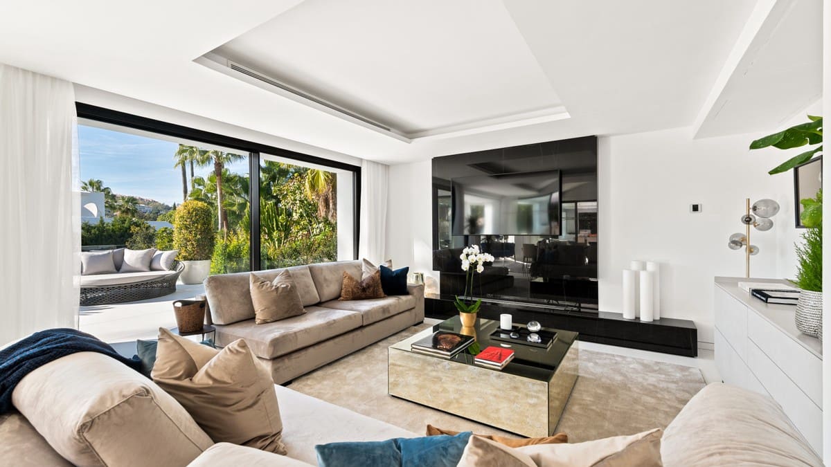 5 bedroom Villa for sale in Nueva Andalucia with pool garage - € 3,195,000 (Ref: 8464431)