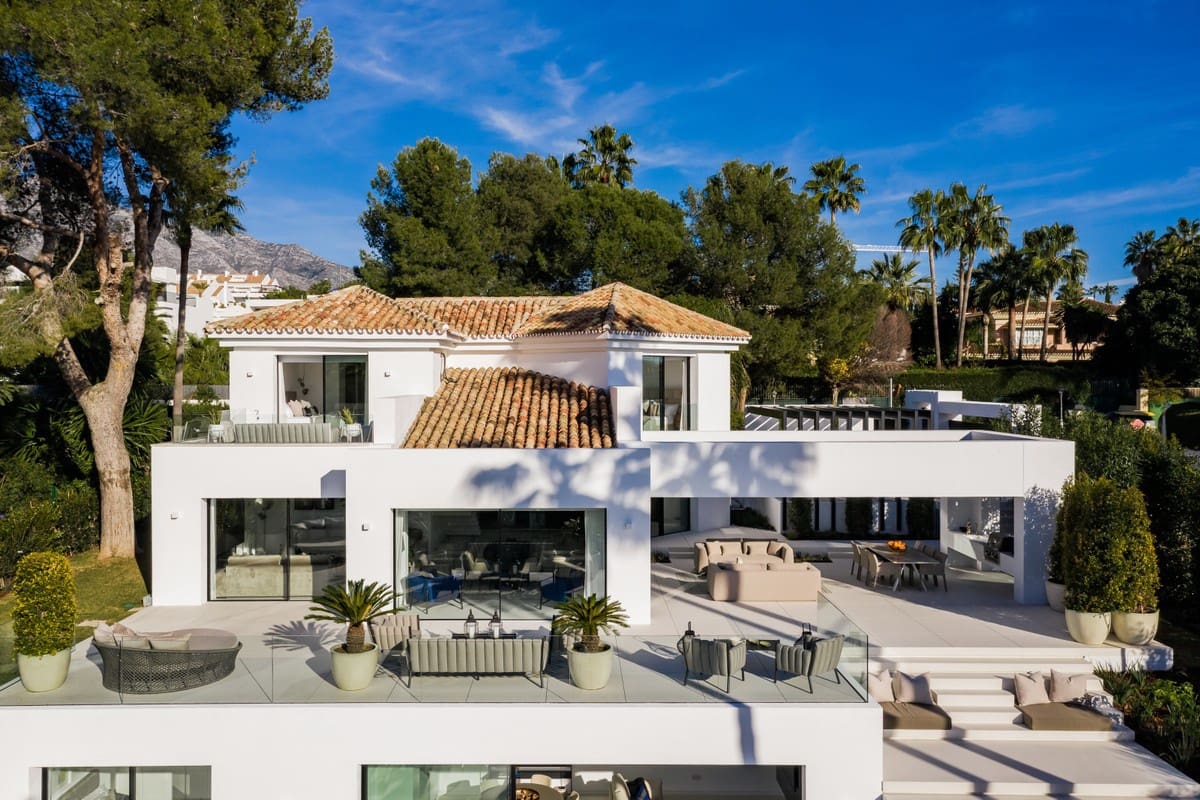 5 bedroom Villa for sale in Nueva Andalucia with pool garage - € 3,195,000 (Ref: 8464431)