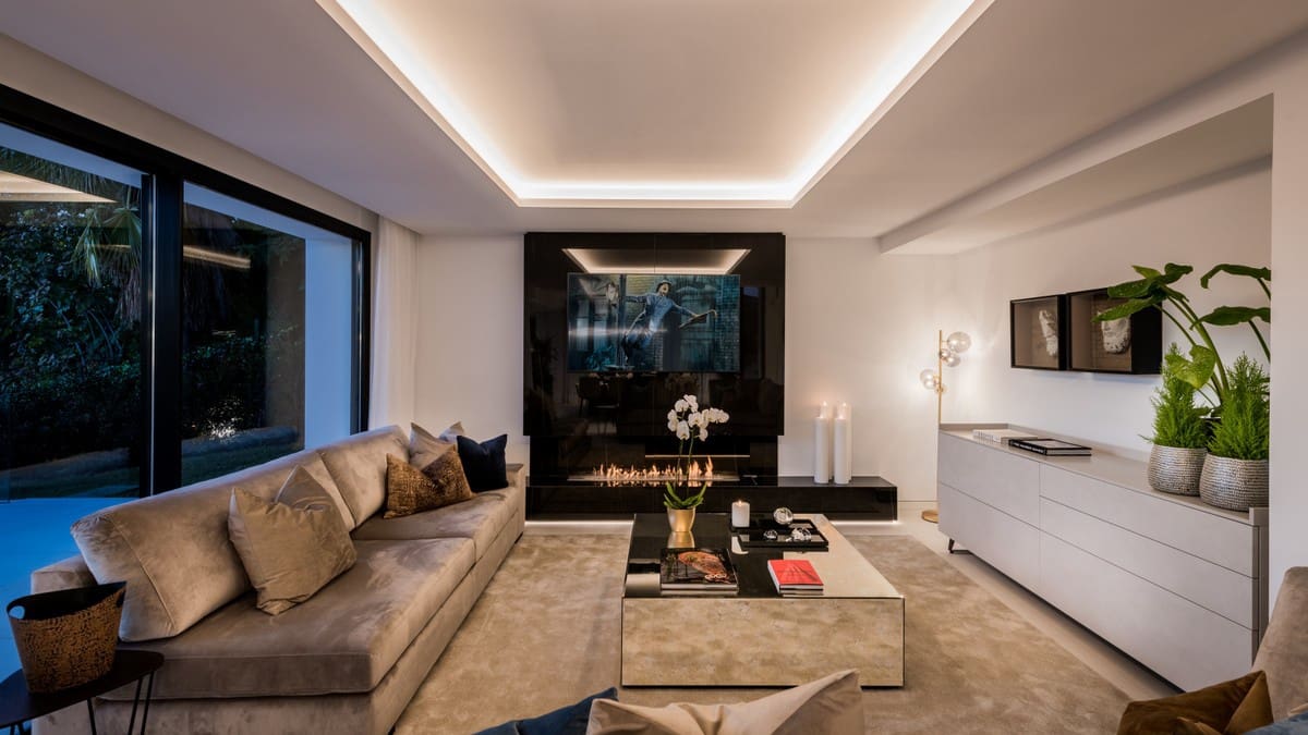 5 bedroom Villa for sale in Nueva Andalucia with pool garage - € 3,195,000 (Ref: 8464431)