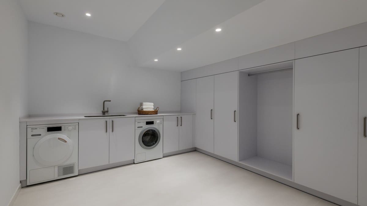 5 bedroom Villa for sale in Nueva Andalucia with pool garage - € 3,195,000 (Ref: 8464431)