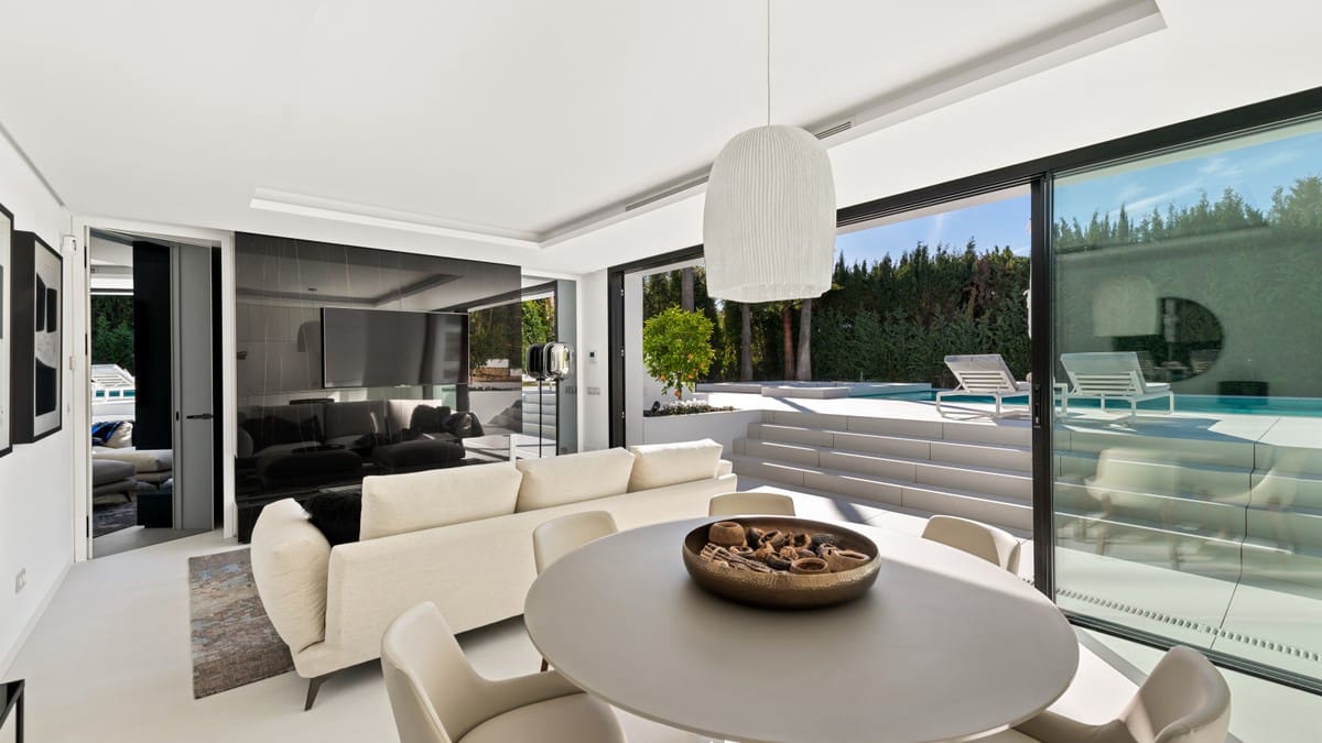 5 bedroom Villa for sale in Nueva Andalucia with pool garage - € 3,195,000 (Ref: 8464431)