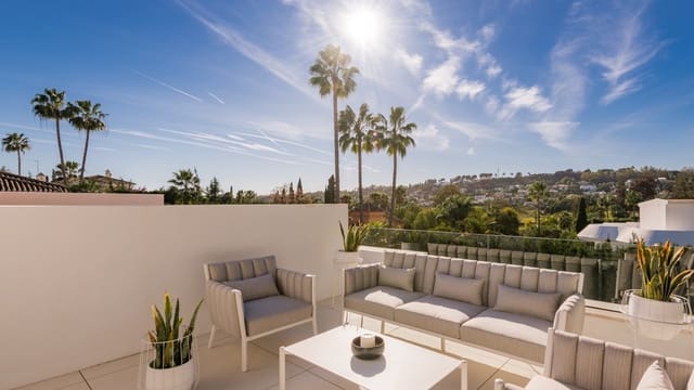 5 makuuhuone Huvila myytävänä paikassa Nueva Andalucia, Marbella mukana uima-altaan 
autotalli - 3 195 000 € (Ref: 8464431)