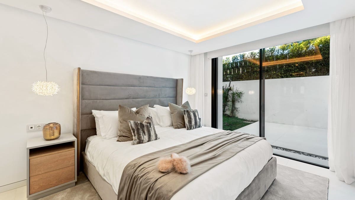 5 bedroom Villa for sale in Nueva Andalucia with pool garage - € 3,195,000 (Ref: 8464431)