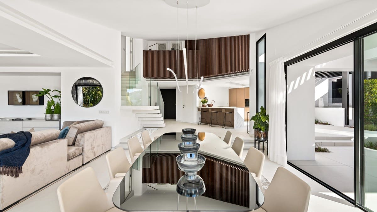 5 bedroom Villa for sale in Nueva Andalucia with pool garage - € 3,195,000 (Ref: 8464431)