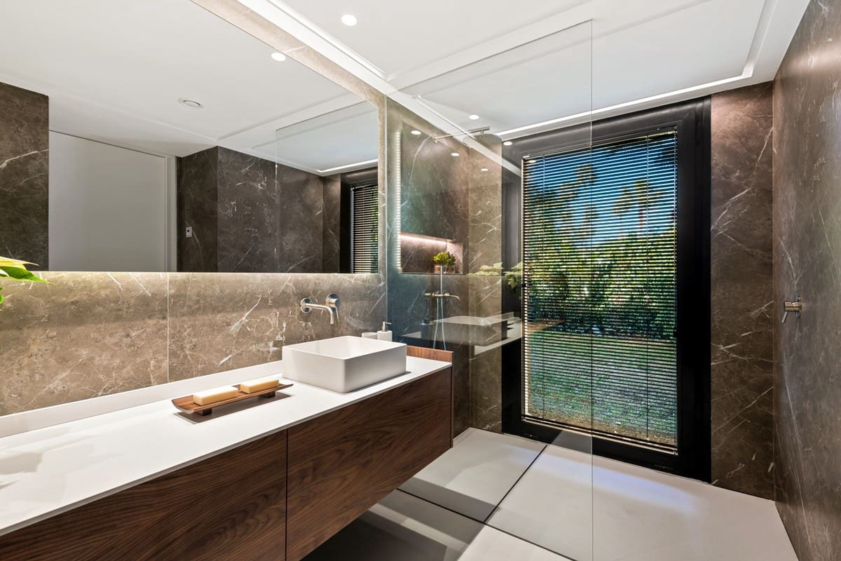 5 bedroom Villa for sale in Nueva Andalucia with pool garage - € 3,195,000 (Ref: 8464431)