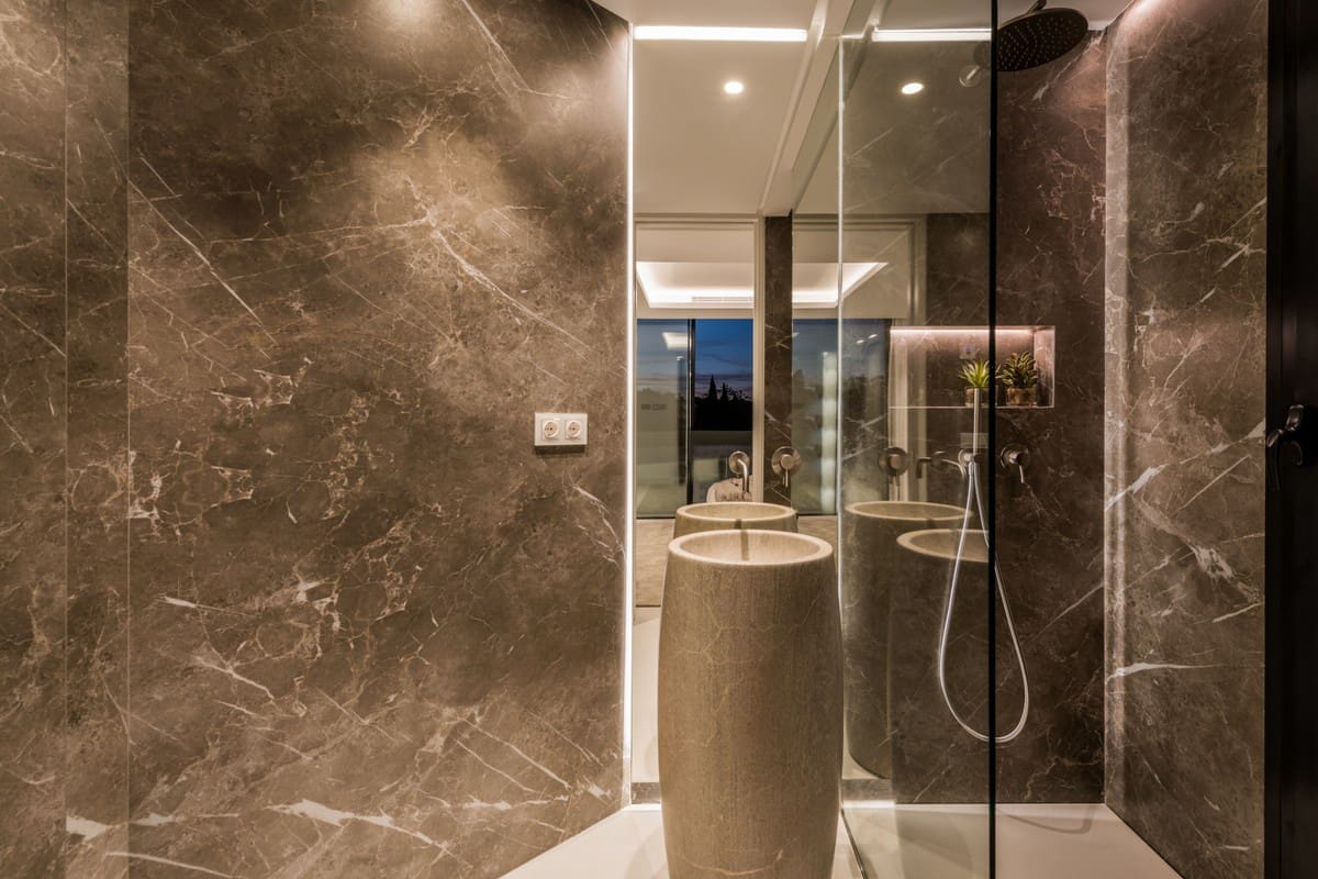 5 bedroom Villa for sale in Nueva Andalucia with pool garage - € 3,195,000 (Ref: 8464431)