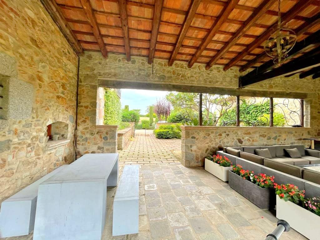 5 soveværelse Finca/Landehus til salg i Llagostera med swimmingpool garage - € 3.500.000 (Ref: 8464436)