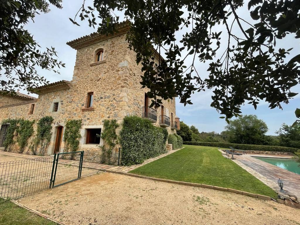 5 soveværelse Finca/Landehus til salg i Llagostera med swimmingpool garage - € 3.500.000 (Ref: 8464436)
