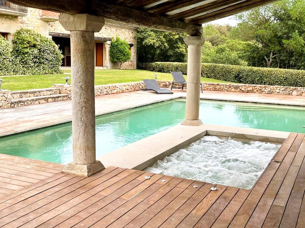 5 soveværelse Finca/Landehus til salg i Llagostera med swimmingpool garage - € 3.500.000 (Ref: 8464436)