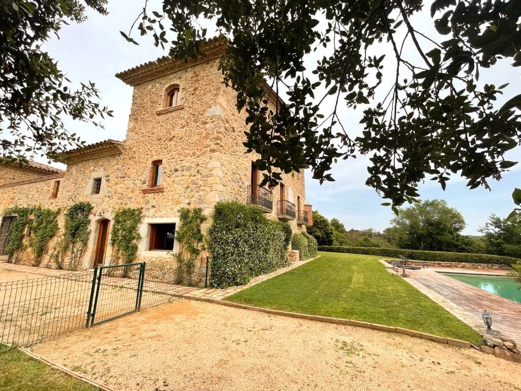 5 soveværelse Finca/Landehus til salg i Llagostera med swimmingpool garage - € 3.500.000 (Ref: 8464436)