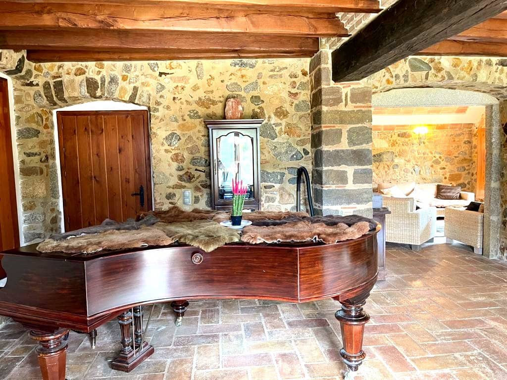 5 soveværelse Finca/Landehus til salg i Llagostera med swimmingpool garage - € 3.500.000 (Ref: 8464436)