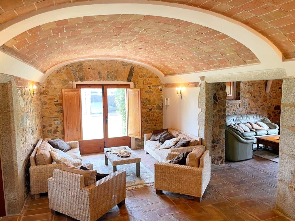 5 soveværelse Finca/Landehus til salg i Llagostera med swimmingpool garage - € 3.500.000 (Ref: 8464436)