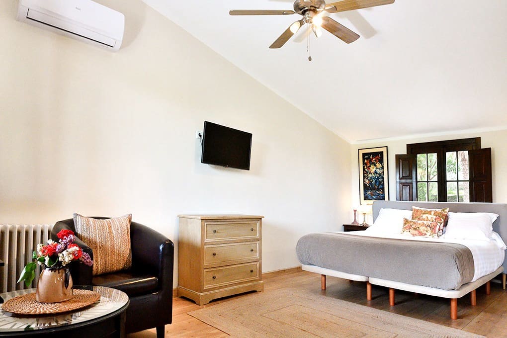 8 soveværelse Finca/Landehus til salg i La Bisbal d'Emporda med swimmingpool garage - € 1.900.000 (Ref: 8464437)