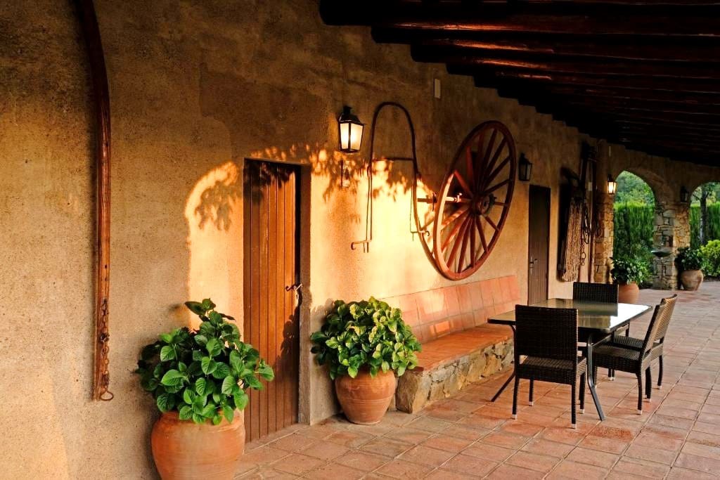 8 soveværelse Finca/Landehus til salg i La Bisbal d'Emporda med swimmingpool garage - € 1.900.000 (Ref: 8464437)