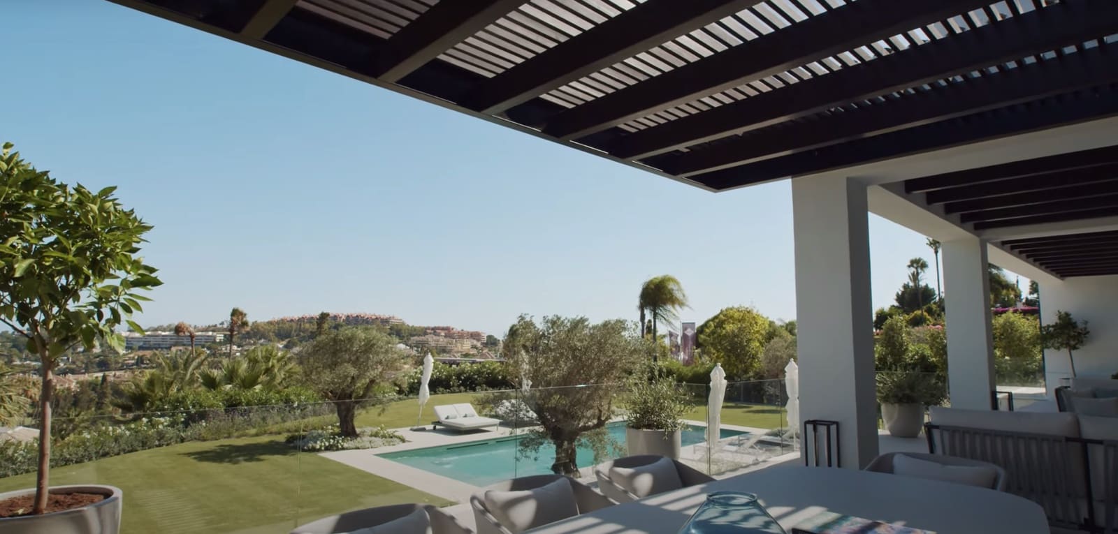 6 quarto Moradia para venda em Nueva Andalucia com piscina garagem - 8 995 000 € (Ref: 8464440)