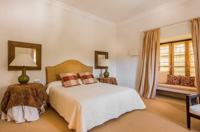 5 soverom Villa til salgs i Marbella med svømmebasseng garasje - € 4 900 000 (Ref: 8464446)