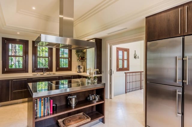 5 soverom Villa til salgs i Marbella med svømmebasseng garasje - € 4 900 000 (Ref: 8464446)