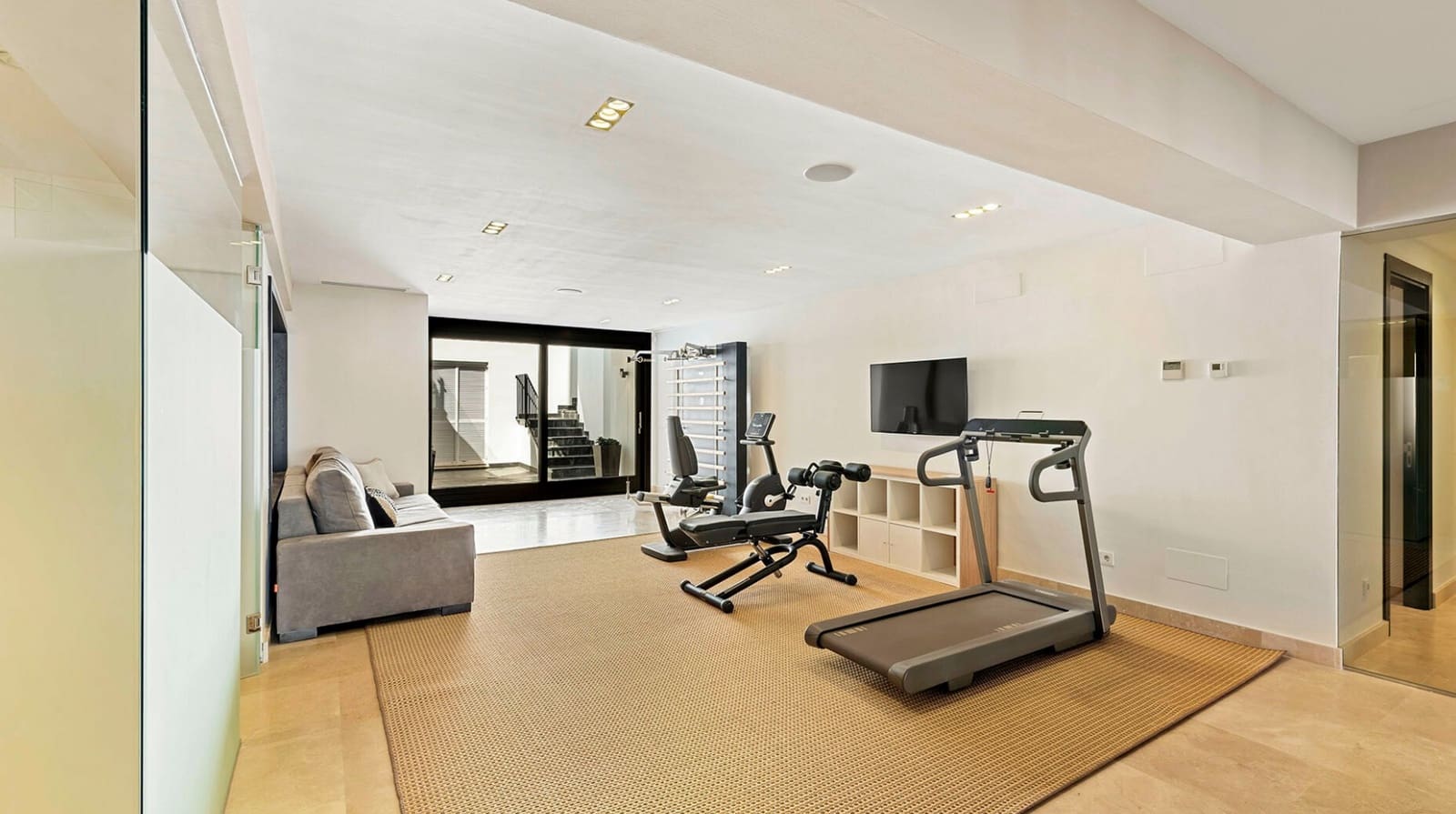 9 soverom Villa til salgs i Golden Mile med svømmebasseng garasje - € 6 800 000 (Ref: 8464450)