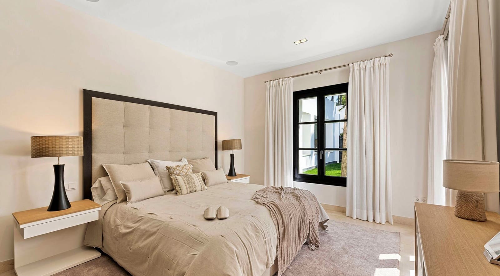 9 soverom Villa til salgs i Golden Mile med svømmebasseng garasje - € 6 800 000 (Ref: 8464450)