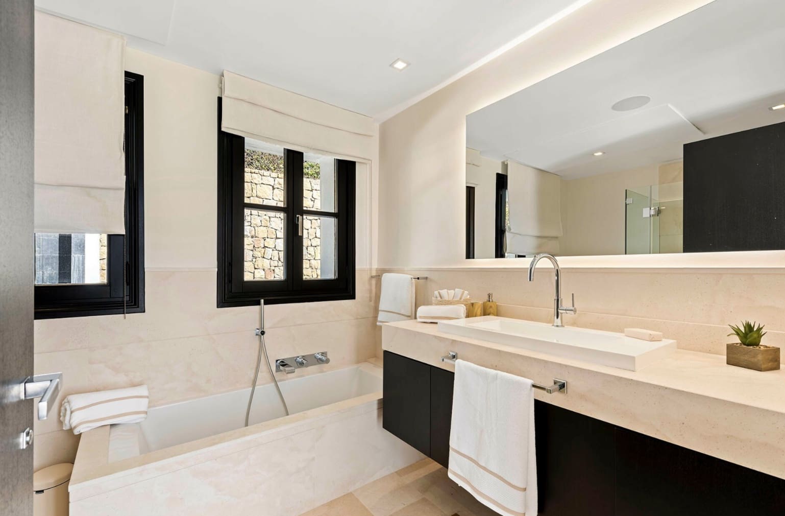 9 soverom Villa til salgs i Golden Mile med svømmebasseng garasje - € 6 800 000 (Ref: 8464450)