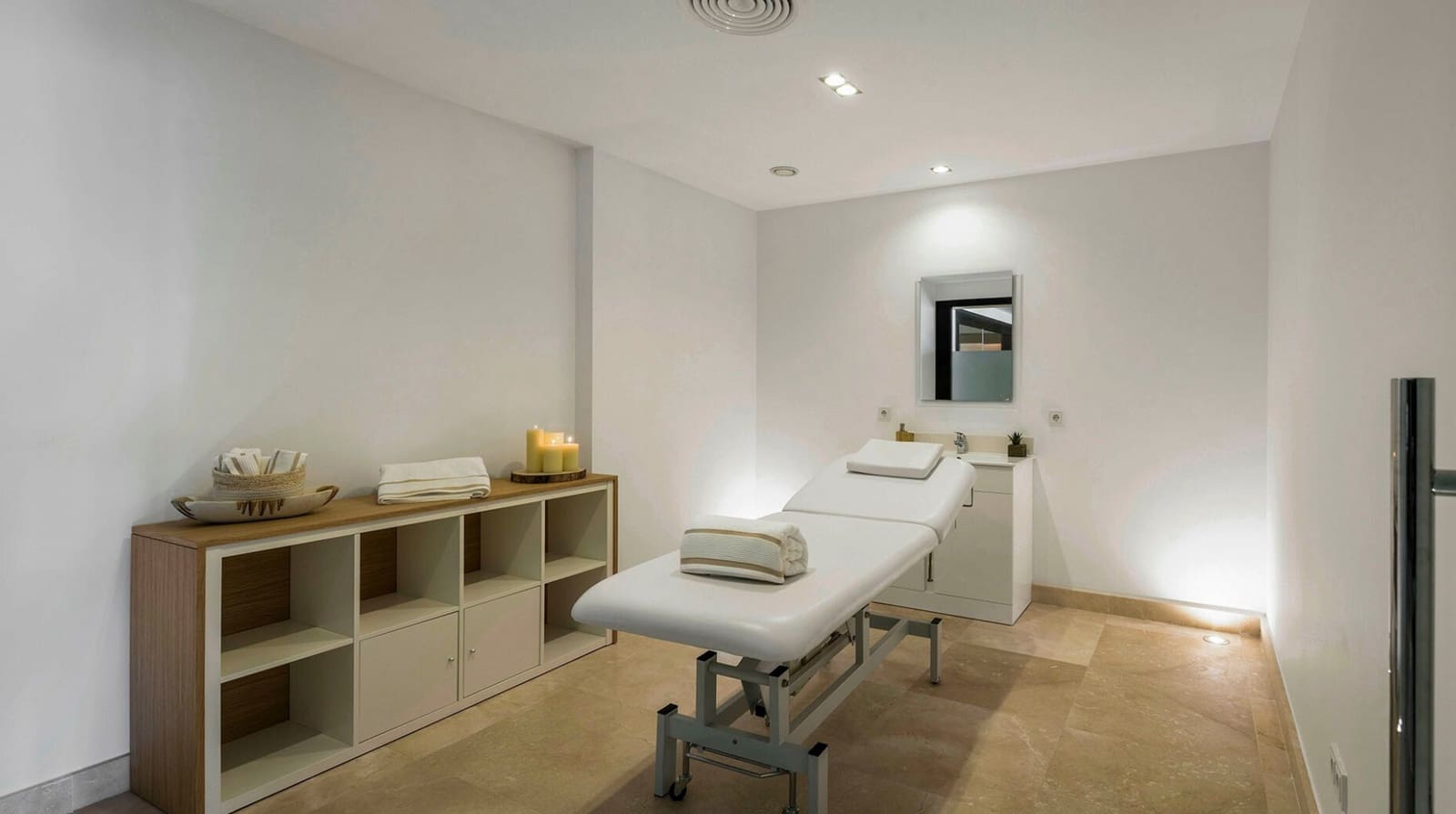 9 soverom Villa til salgs i Golden Mile med svømmebasseng garasje - € 6 800 000 (Ref: 8464450)