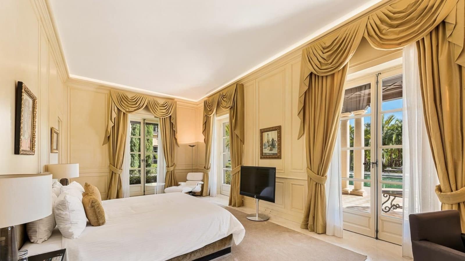 6 bedroom Villa for sale in Marbella with pool garage - € 14,850,000 (Ref: 8464451)