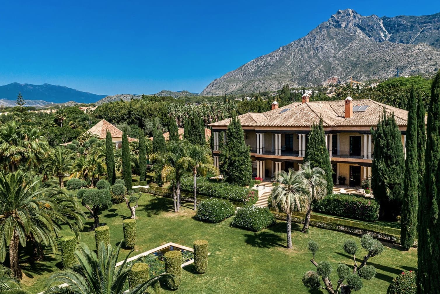 6 bedroom Villa for sale in Marbella with pool garage - € 14,850,000 (Ref: 8464451)