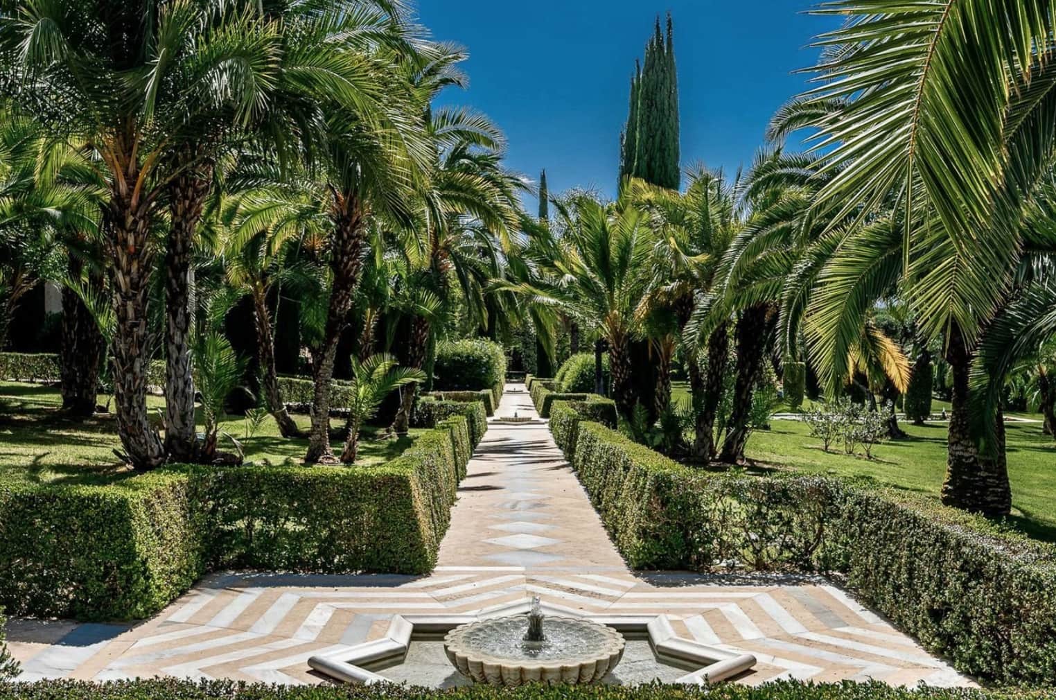 6 bedroom Villa for sale in Marbella with pool garage - € 14,850,000 (Ref: 8464451)