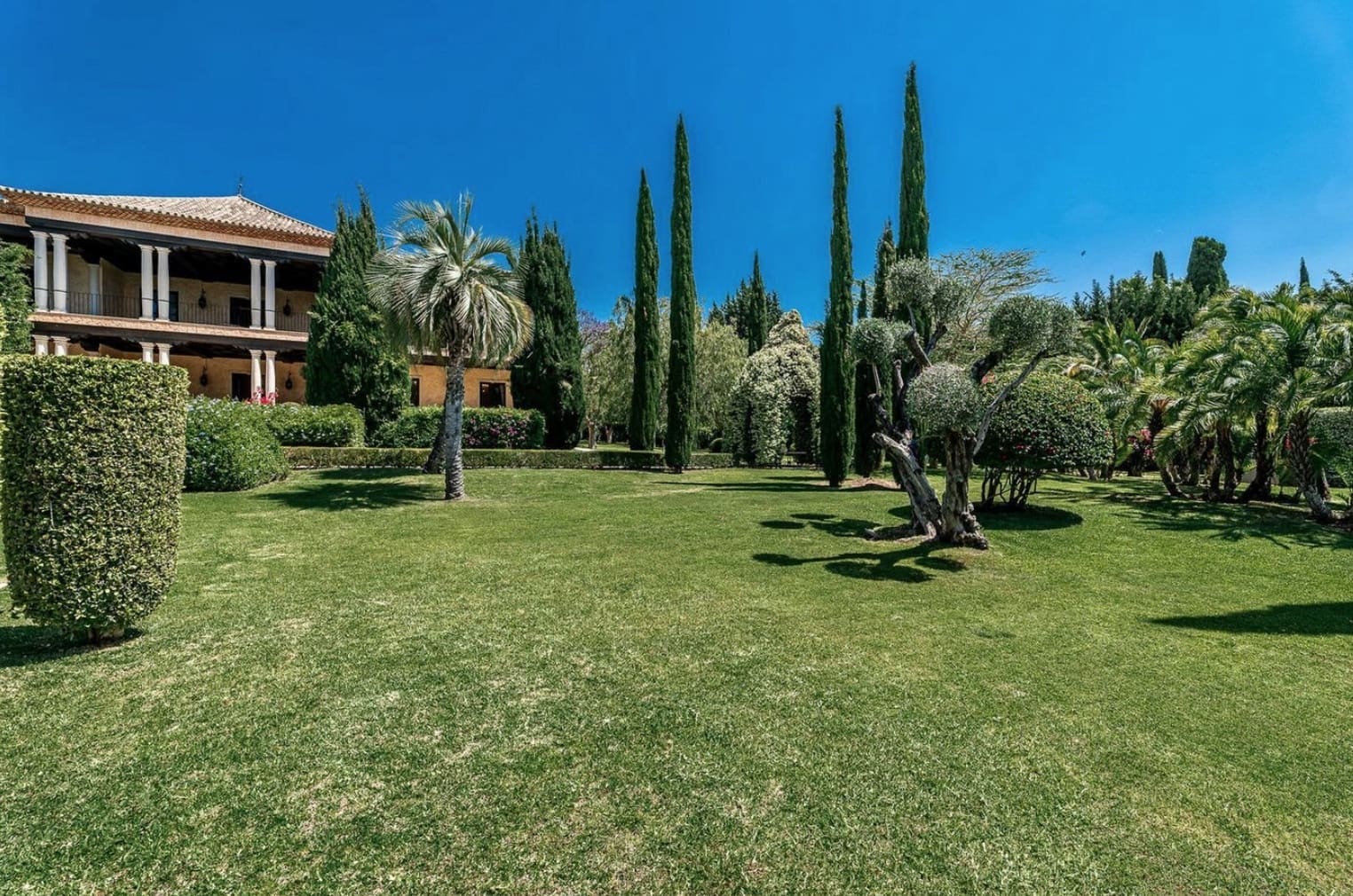 6 bedroom Villa for sale in Marbella with pool garage - € 14,850,000 (Ref: 8464451)