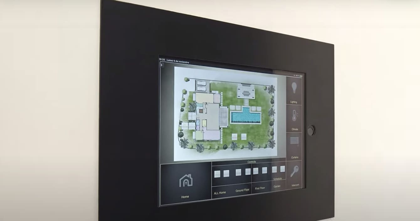 5 bedroom Villa for sale in Marbella with pool garage - € 3,900,000 (Ref: 8464453)