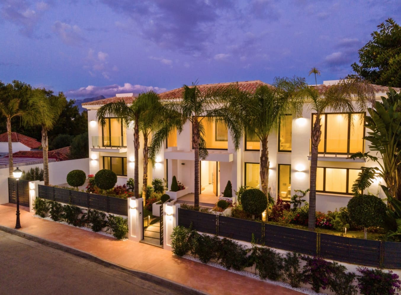 5 bedroom Villa for sale in Marbella with pool garage - € 3,900,000 (Ref: 8464453)