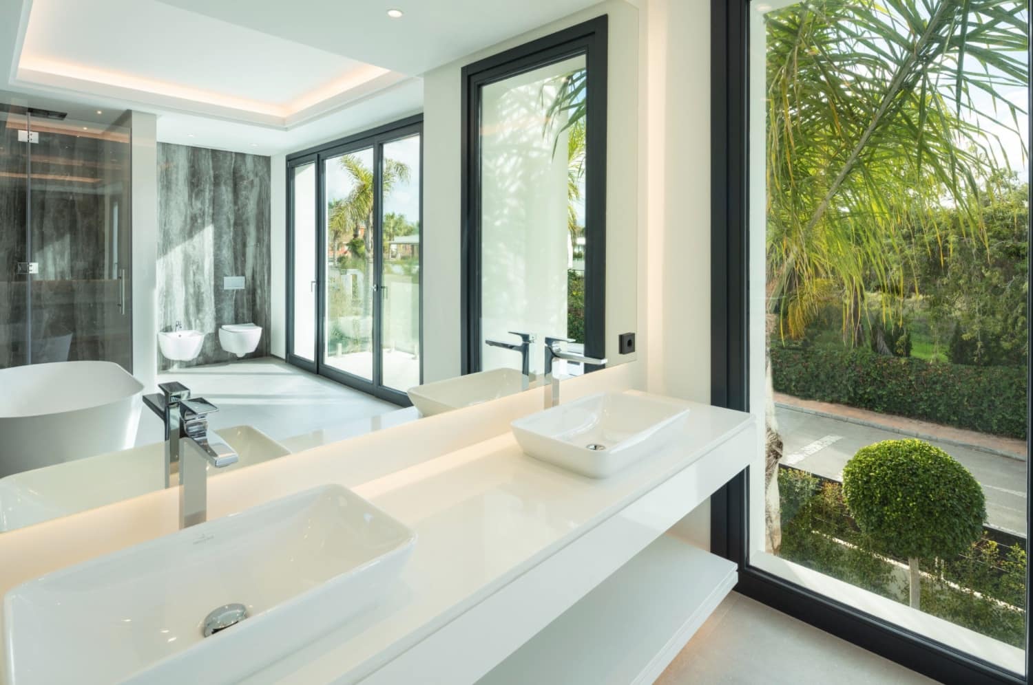 5 bedroom Villa for sale in Marbella with pool garage - € 3,900,000 (Ref: 8464453)