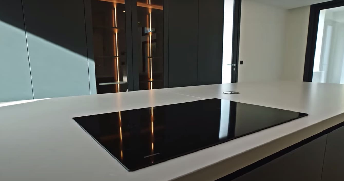 5 bedroom Villa for sale in Marbella with pool garage - € 3,900,000 (Ref: 8464453)