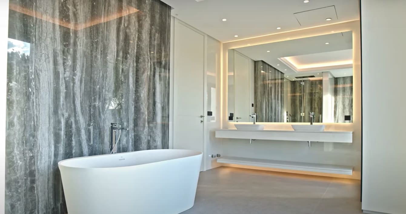 5 bedroom Villa for sale in Marbella with pool garage - € 3,900,000 (Ref: 8464453)