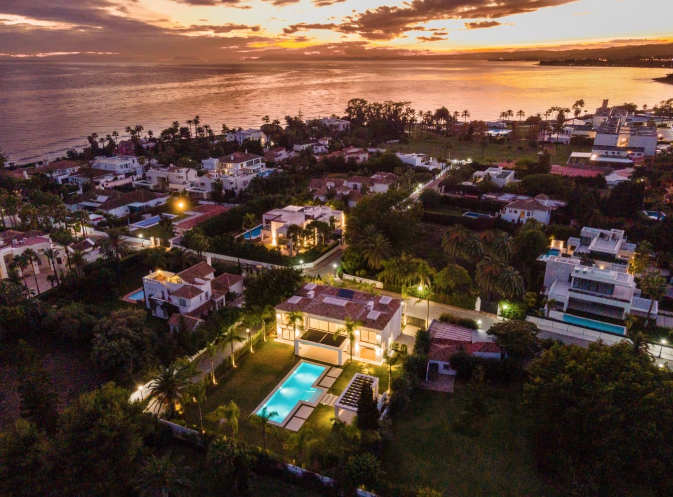 5 bedroom Villa for sale in Marbella with pool garage - € 3,900,000 (Ref: 8464453)