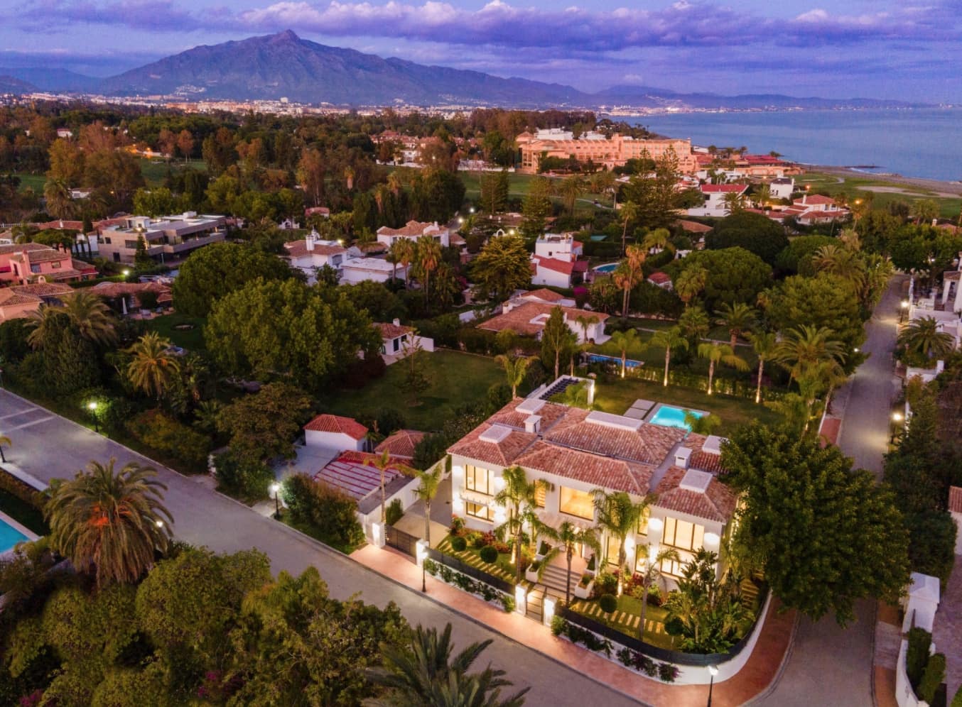 5 bedroom Villa for sale in Marbella with pool garage - € 3,900,000 (Ref: 8464453)