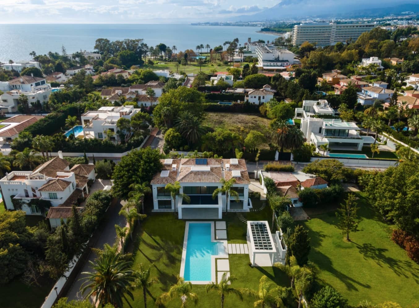 5 bedroom Villa for sale in Marbella with pool garage - € 3,900,000 (Ref: 8464453)