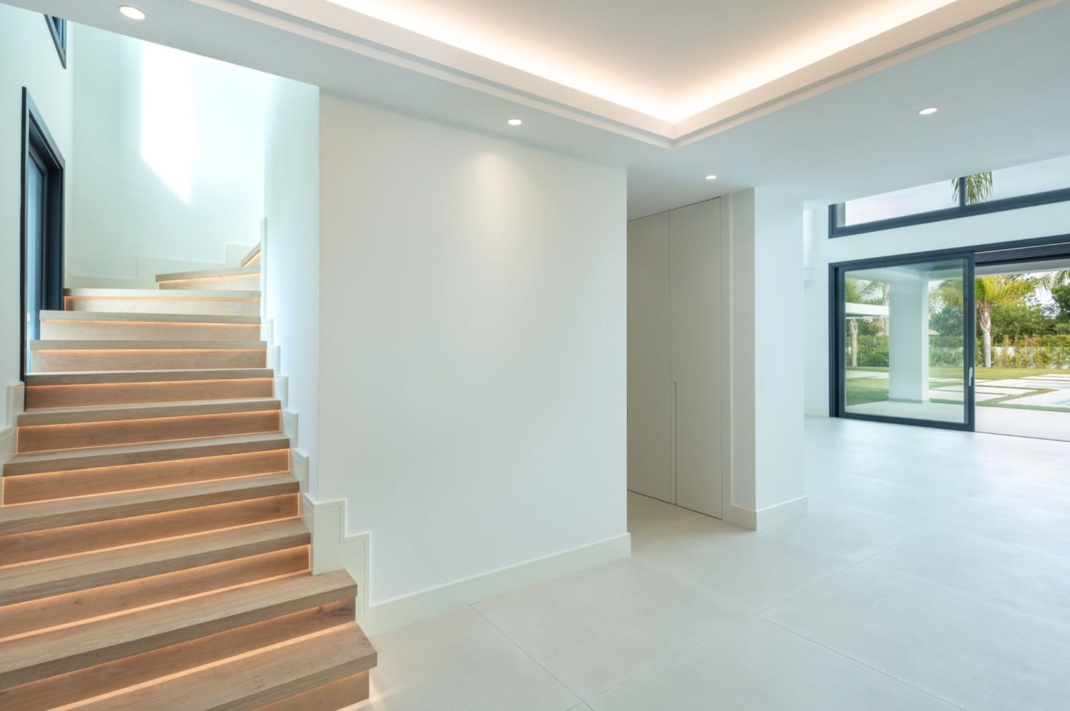 5 bedroom Villa for sale in Marbella with pool garage - € 3,900,000 (Ref: 8464453)