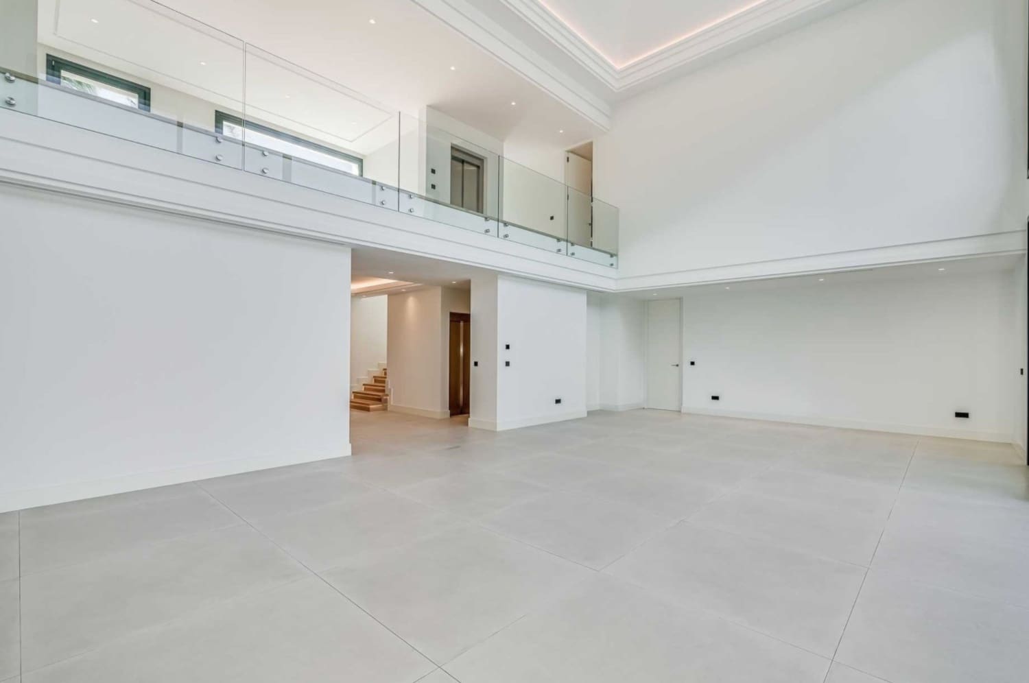 5 bedroom Villa for sale in Marbella with pool garage - € 3,900,000 (Ref: 8464453)