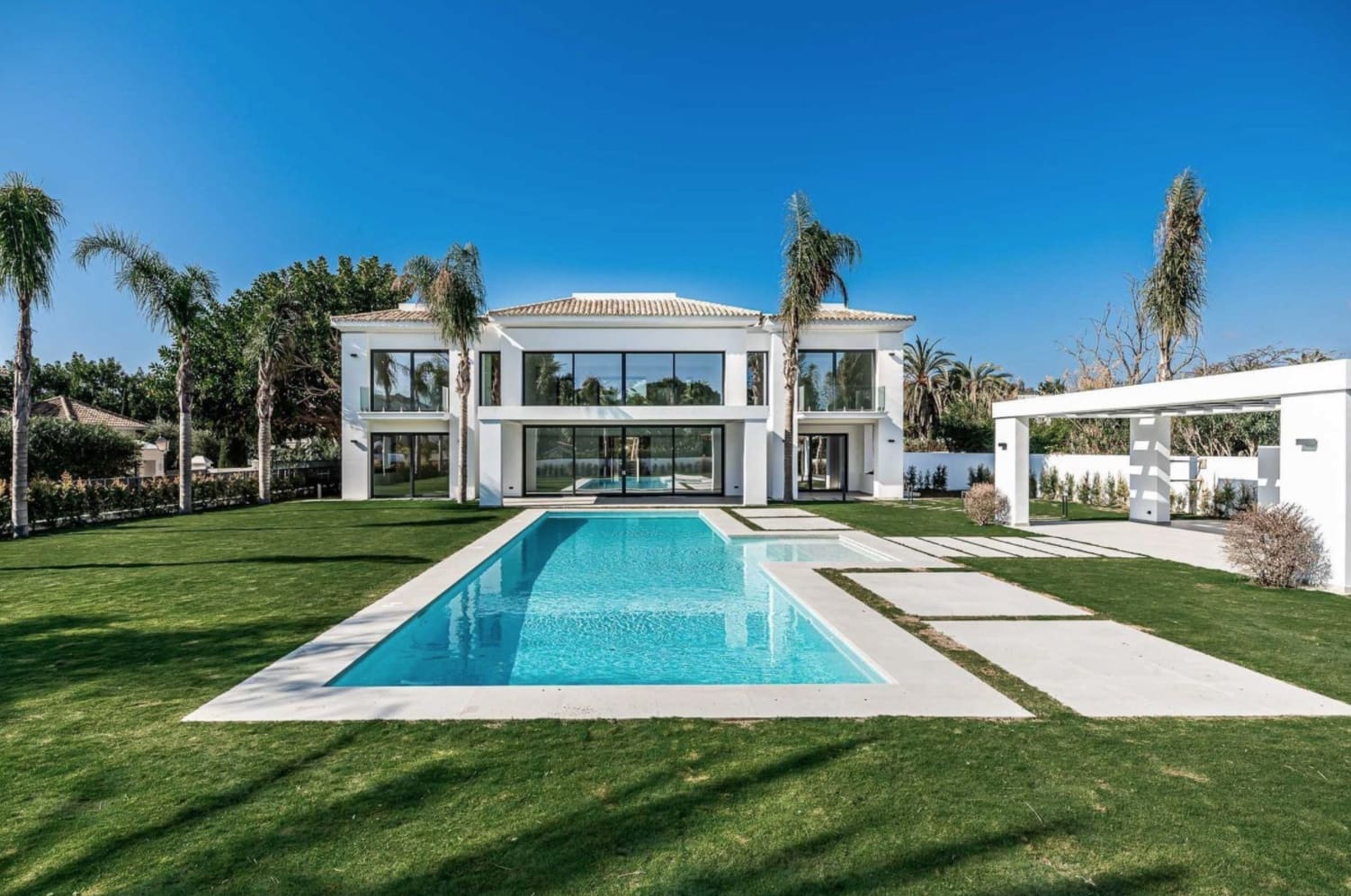 5 bedroom Villa for sale in Marbella with pool garage - € 3,900,000 (Ref: 8464453)