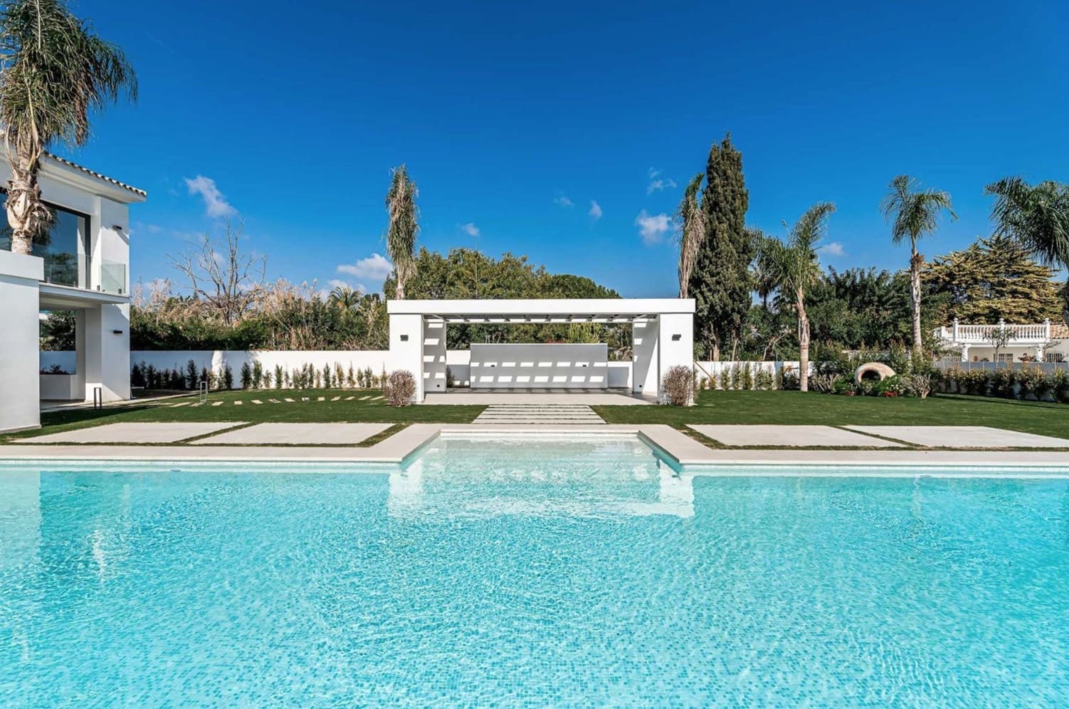 5 bedroom Villa for sale in Marbella with pool garage - € 3,900,000 (Ref: 8464453)