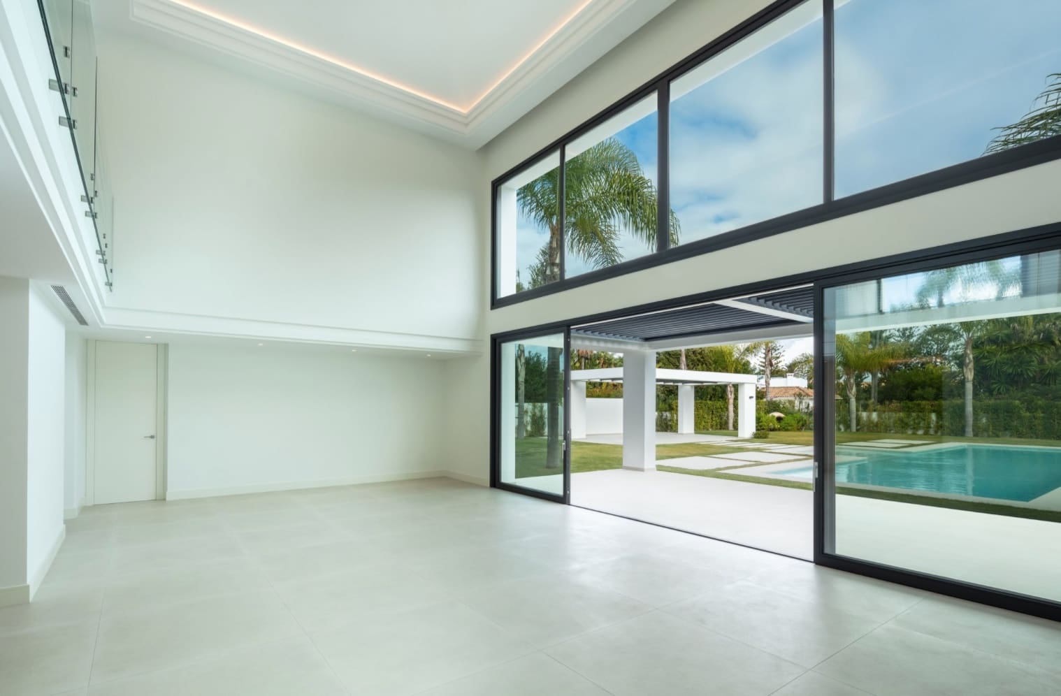 5 bedroom Villa for sale in Marbella with pool garage - € 3,900,000 (Ref: 8464453)