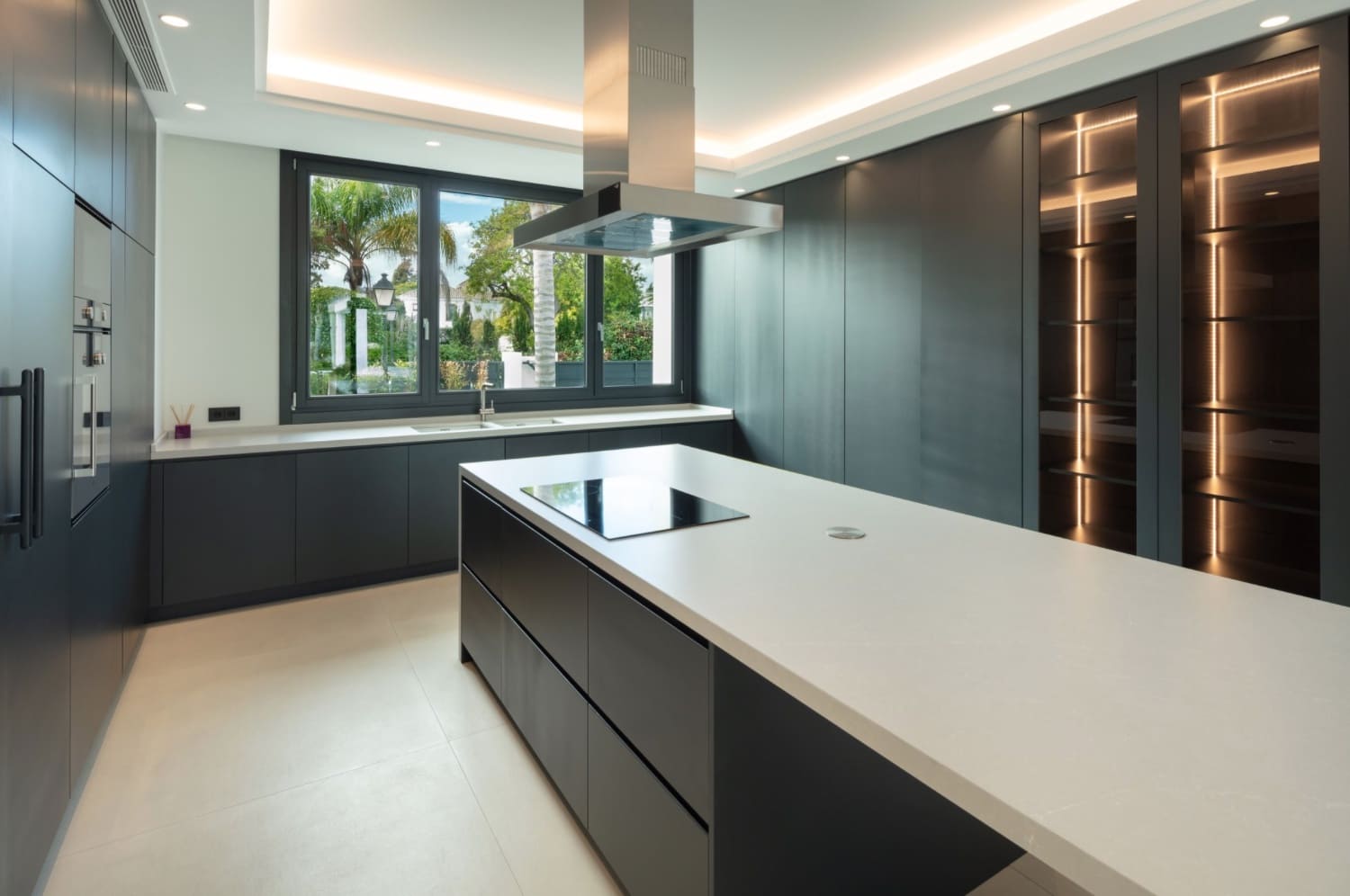 5 bedroom Villa for sale in Marbella with pool garage - € 3,900,000 (Ref: 8464453)