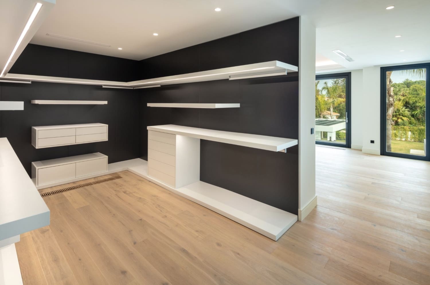 5 bedroom Villa for sale in Marbella with pool garage - € 3,900,000 (Ref: 8464453)