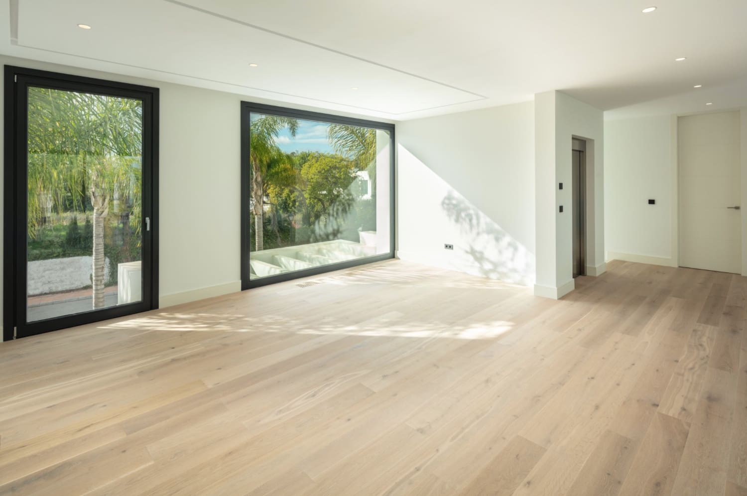 5 bedroom Villa for sale in Marbella with pool garage - € 3,900,000 (Ref: 8464453)