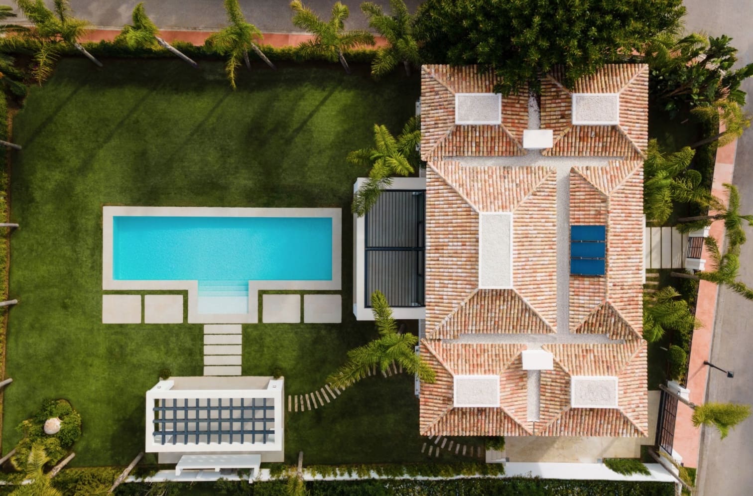 5 bedroom Villa for sale in Marbella with pool garage - € 3,900,000 (Ref: 8464453)